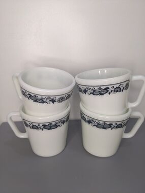 Pyrex White Opal Glass Mugs Set Of Four Blue Floral Rim Vintage Kitchenware